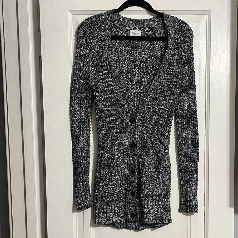 LIGHTLY WORN | AE Black and White Knit Cardigan